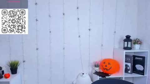 Snapshot of to_your chatting on October 30, 2025, 10:10 pm 2 GMT Mo Tu We Th Fr 10am-4am online show from October 30, 2025, 10:10 pm