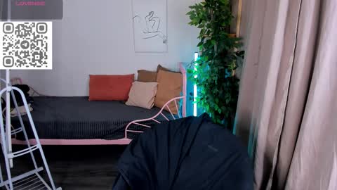 Snapshot of to_your chatting on November 3, 2025, 9:59 pm 2 GMT Mo Tu We Th Fr 10am-4am online show from November 3, 2025, 9:59 pm