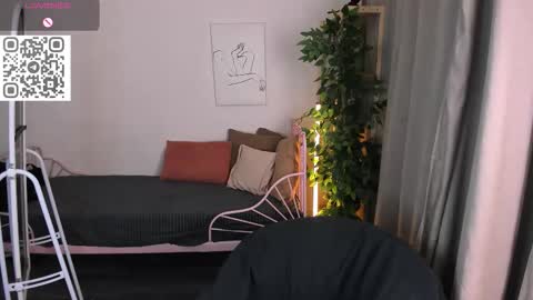 Snapshot of to_your chatting on November 7, 2025, 10:21 pm 2 GMT Mo Tu We Th Fr 10am-4am online show from November 7, 2025, 10:21 pm