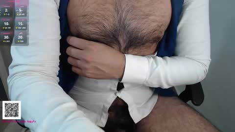 Snapshot of toaster1993 chatting on November 25, 2025, 4:40 pm Leonel online show from November 25, 2025, 4:40 pm