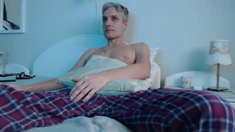 Daniel Bisexual uncut 20cm online show from March 1, 2025, 3:05 pm