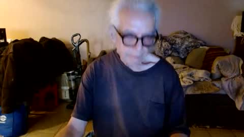 tom112292014 online show from April 15, 2026, 8:09 pm