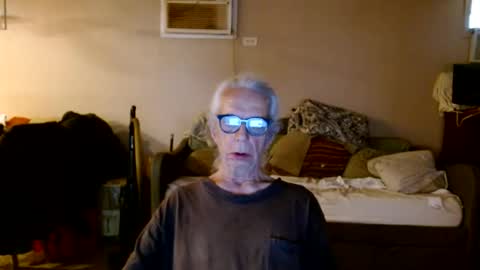 tom112292014 online show from June 8, 2026, 1:55 pm