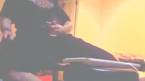 Snapshot of tom3336661984 chatting on May 1, 2026, 4:17 am Ymmot online show from May 1, 2026, 4:17 am
