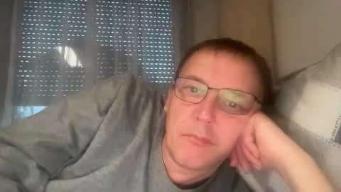 Snapshot of tom6644 chatting on December 2, 2025, 3:40 pm Tom online show from December 2, 2025, 3:40 pm