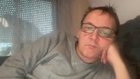 Snapshot of tom6644 chatting on December 5, 2025, 3:09 pm Tom online show from December 5, 2025, 3:09 pm