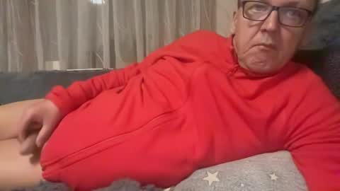 Snapshot of tom6644 chatting on December 19, 2025, 7:15 am Tom online show from December 19, 2025, 7:15 am