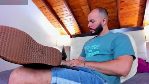   online show from November 7, 2025, 1:22 pm