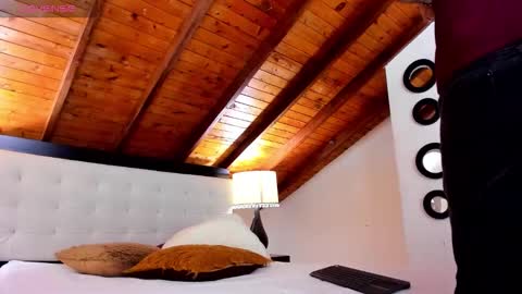   online show from November 22, 2025, 12:37 pm