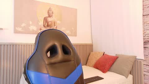 Tom muscle1 online show from November 20, 2025, 12:05 pm