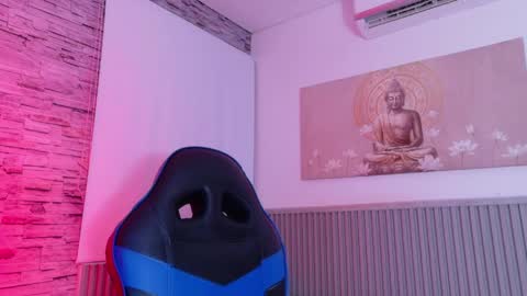 Tom muscle1 online show from April 7, 2026, 12:05 pm