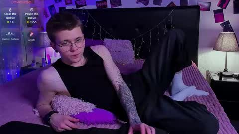 tomas_norton online show from May 16, 2026, 9:13 pm