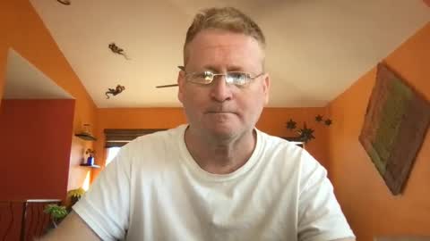 Hola online show from March 11, 2025, 4:07 pm