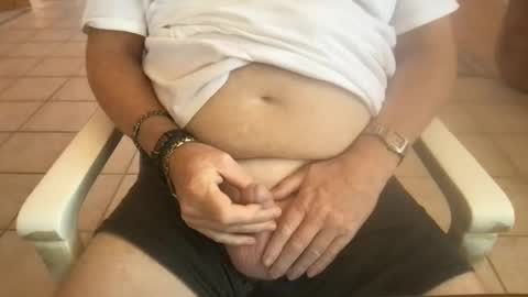 Snapshot of tomascausa chatting on April 27, 2026, 5:00 pm Hola online show from April 27, 2026, 5:00 pm