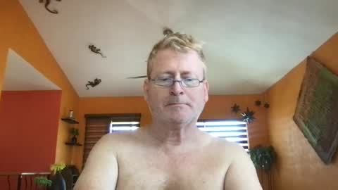 Snapshot of tomascausa chatting on June 12, 2026, 8:41 pm Hola online show from June 12, 2026, 8:41 pm