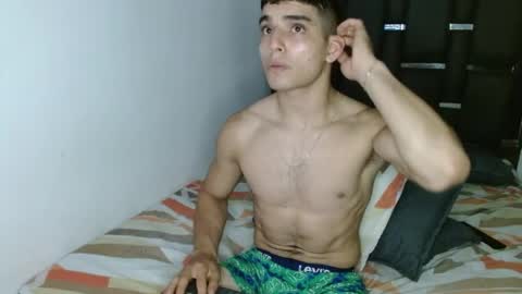 tomaz_18 online show from April 15, 2026, 9:04 pm