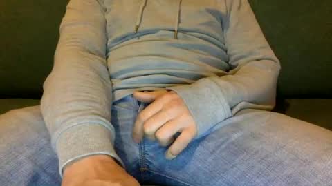 Snapshot of tombi125 chatting on January 3, 2025, 4:48 pm tombi125 online show from January 3, 2025, 4:48 pm