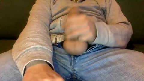 Snapshot of tombi125 chatting on February 18, 2025, 5:10 pm tombi125 online show from February 18, 2025, 5:10 pm