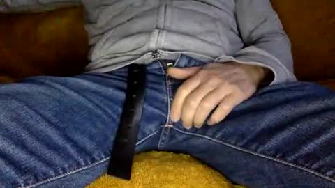 tombi125 online show from November 27, 2025, 3:58 pm