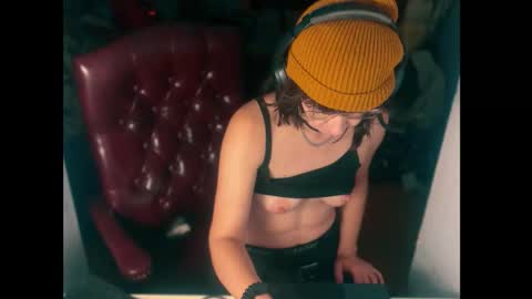tomboy_titties online show from November 26, 2025, 3:29 am