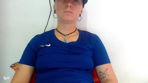 Snapshot of tomboyblue chatting on December 2, 2024, 7:49 pm Blue online show from December 2, 2024, 7:49 pm