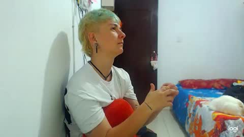 Snapshot of tomboyblue chatting on December 4, 2024, 2:20 am Blue online show from December 4, 2024, 2:20 am