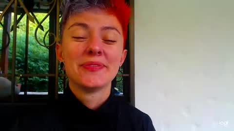 Snapshot of tomboyblue chatting on December 7, 2024, 9:55 pm Blue online show from December 7, 2024, 9:55 pm