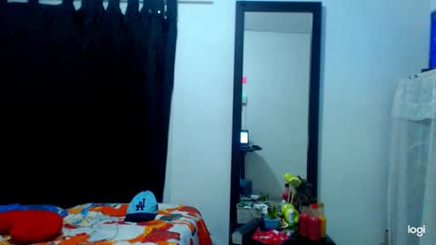 Snapshot of tomboyblue chatting on December 12, 2024, 1:32 am Blue online show from December 12, 2024, 1:32 am