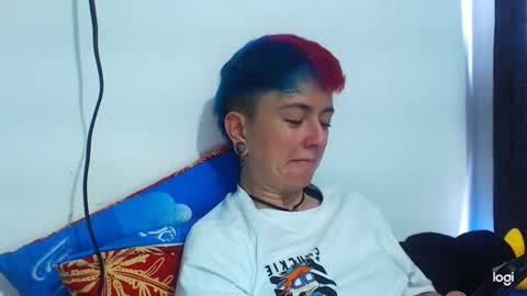 Snapshot of tomboyblue chatting on December 18, 2024, 3:55 pm Blue online show from December 18, 2024, 3:55 pm