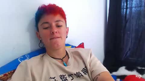Snapshot of tomboyblue chatting on December 18, 2024, 7:19 pm Blue online show from December 18, 2024, 7:19 pm