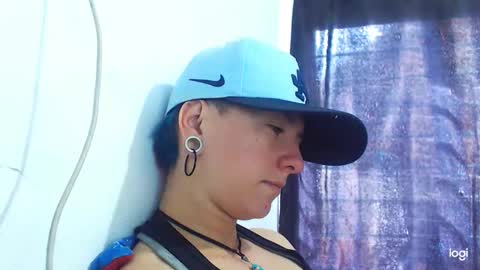 Snapshot of tomboyblue chatting on December 21, 2024, 3:31 pm Blue online show from December 21, 2024, 3:31 pm