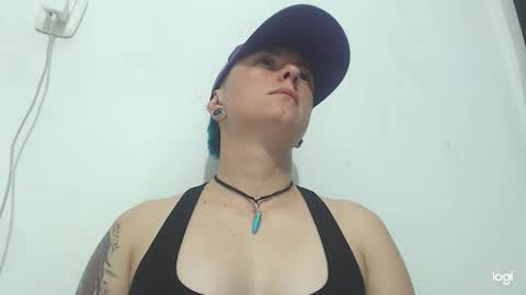 Snapshot of tomboyblue chatting on January 10, 2025, 2:46 am Blue online show from January 10, 2025, 2:46 am