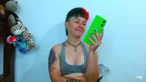 Snapshot of tomboyblue chatting on February 19, 2025, 2:55 pm Blue online show from February 19, 2025, 2:55 pm