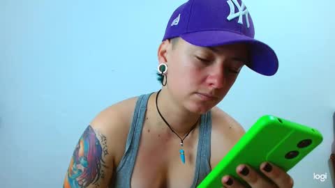 Snapshot of tomboyblue chatting on February 20, 2025, 2:02 pm Blue online show from February 20, 2025, 2:02 pm