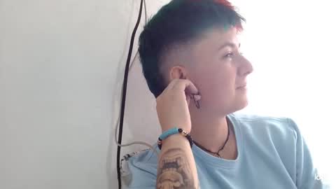Snapshot of tomboyblue chatting on February 23, 2025, 7:17 pm Blue online show from February 23, 2025, 7:17 pm