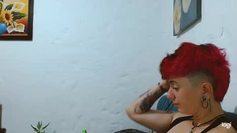 Snapshot of tomboyblue chatting on February 25, 2025, 9:35 pm Blue online show from February 25, 2025, 9:35 pm