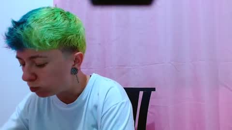 Snapshot of tomboyblue chatting on September 17, 2025, 1:40 am Blue online show from September 17, 2025, 1:40 am