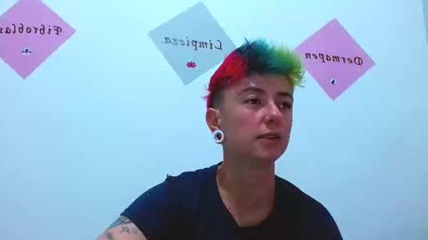 Snapshot of tomboyblue chatting on September 24, 2025, 2:48 am Blue online show from September 24, 2025, 2:48 am