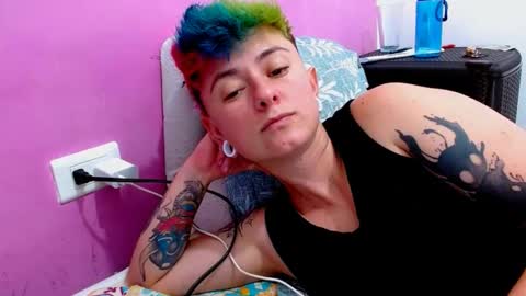 Snapshot of tomboyblue chatting on October 3, 2025, 1:57 am Blue online show from October 3, 2025, 1:57 am