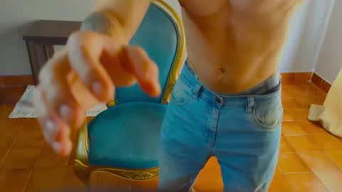 tomDavisXl online show from October 27, 2025, 4:33 pm