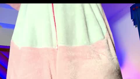   online show from September 17, 2025, 12:40 pm