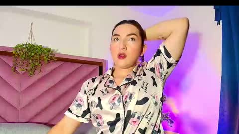   online show from October 16, 2025, 12:17 pm