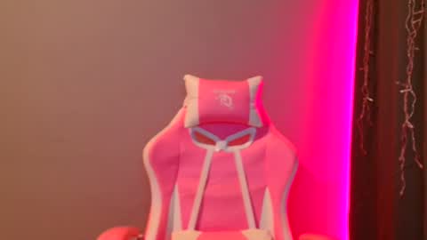 Snapshot of tommioo7 chatting on February 19, 2025, 4:34 am Galadriel online show from February 19, 2025, 4:34 am