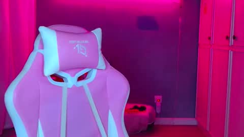 Snapshot of tommioo7 chatting on November 8, 2025, 9:57 pm Galadriel online show from November 8, 2025, 9:57 pm