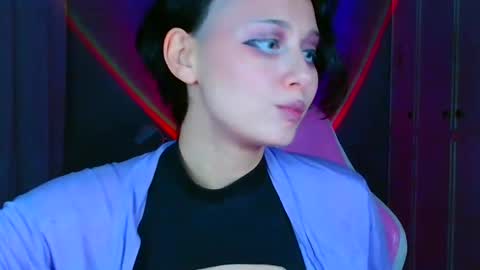 Snapshot of tommioo7 chatting on December 18, 2025, 7:20 pm Galadriel online show from December 18, 2025, 7:20 pm