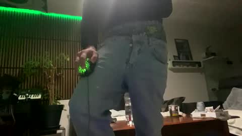 Snapshot of tommit84 chatting on March 10, 2025, 1:12 am tommit84 online show from March 10, 2025, 1:12 am