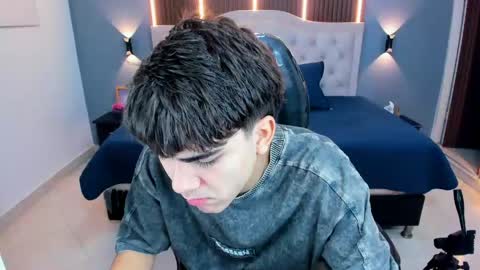 Snapshot of tommy18__ chatting on April 19, 2026, 3:28 am Tommy online show from April 19, 2026, 3:28 am