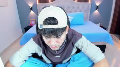 Snapshot of tommy18__ chatting on April 25, 2026, 4:37 am Tommy online show from April 25, 2026, 4:37 am