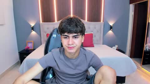 Snapshot of tommy18__ chatting on May 2, 2026, 3:33 am Tommy online show from May 2, 2026, 3:33 am
