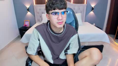 Snapshot of tommy18__ chatting on May 9, 2026, 4:50 am Tommy online show from May 9, 2026, 4:50 am